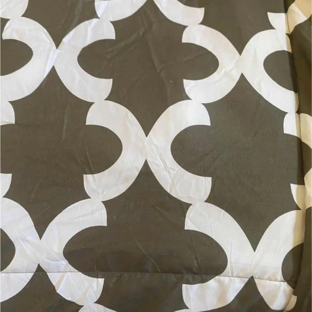 UTOPIA Gray and White Geometric Comforter Full Size 82”x 86” 100% Microfiber